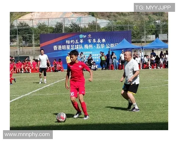 库里30岁后依然巅峰状态：多项数据超越乔丹，近8场均砍近30分